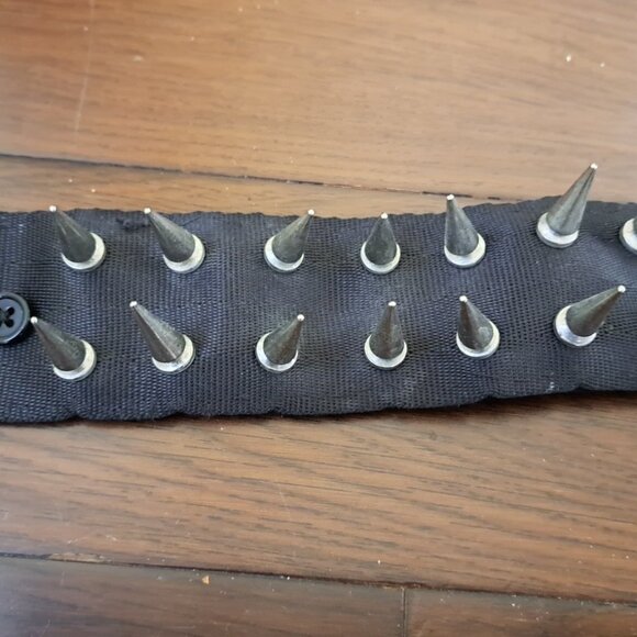 Studded bracelet - Picture 4 of 4